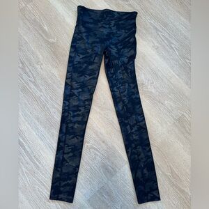 Spanx camo print black legging size S